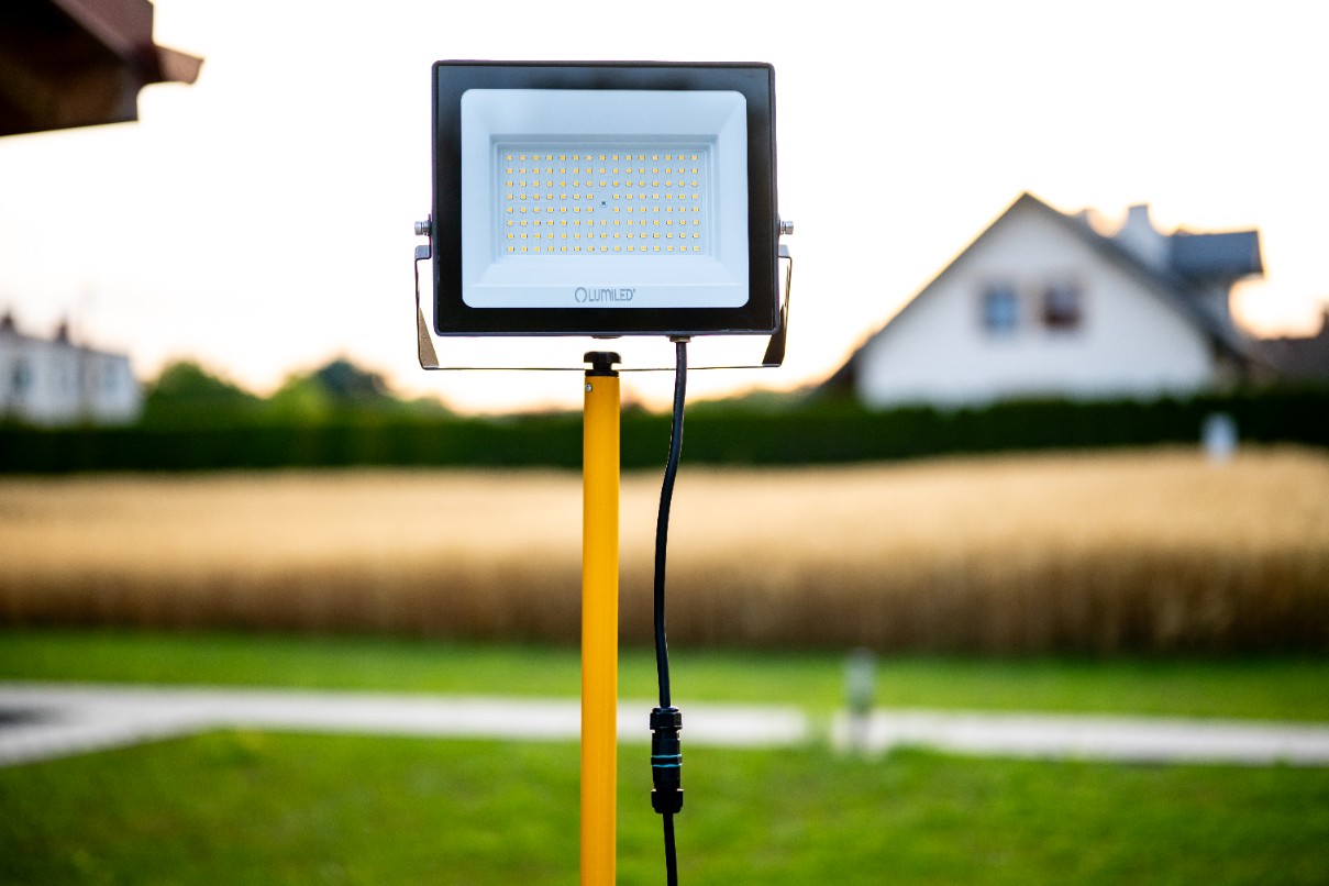 Naświetlacz LED Lampa 1x 100W Robocza Statyw Budowlany 4000K - pierwsza cecha produktu
