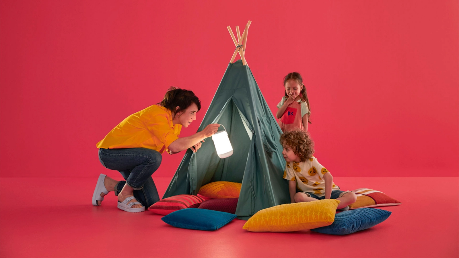 Lampka Biurkowa LED Nocna 13.5W 400lm 2200-6500K RGB + TW 19.3cm Inteligentna SMART WiFi Bluetooth Aplikacja Mobile WiZ - trzecia cecha produktu