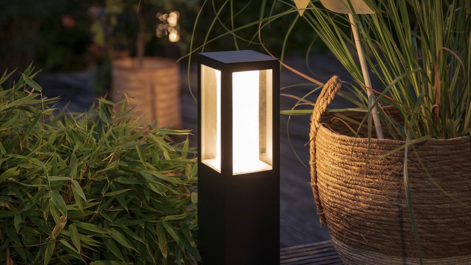 Lampa Ogrodowa Zewnętrzna LED SŁUPEK 15.8W 1180lm IP44 White and Color Ambiance RGB + TW Czarna Inteligentna SMART Zigbee Bluetooth Impress Philips HUE - trzecia cecha produktu