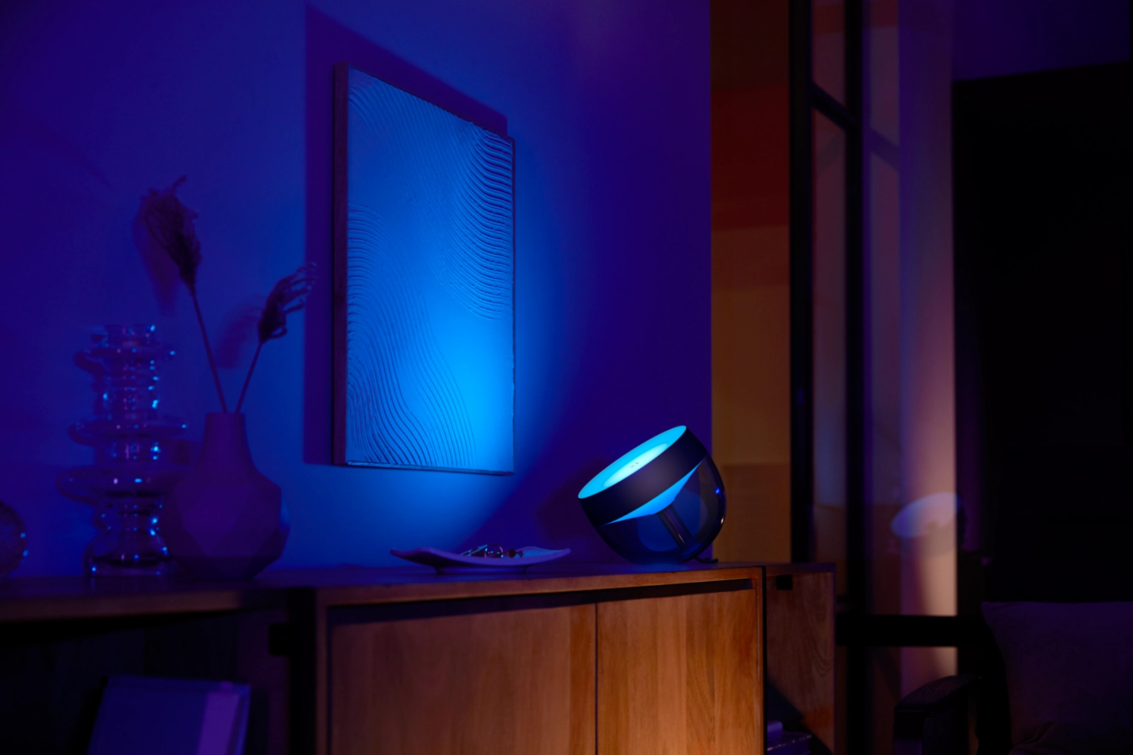 Lampka Biurkowa LED Nocna 8.2W 570lm IP20 White and Color Ambiance RGB + TW Czarna Inteligentna SMART Zigbee Bluetooth Iris Philips HUE - pierwsza cecha produktu
