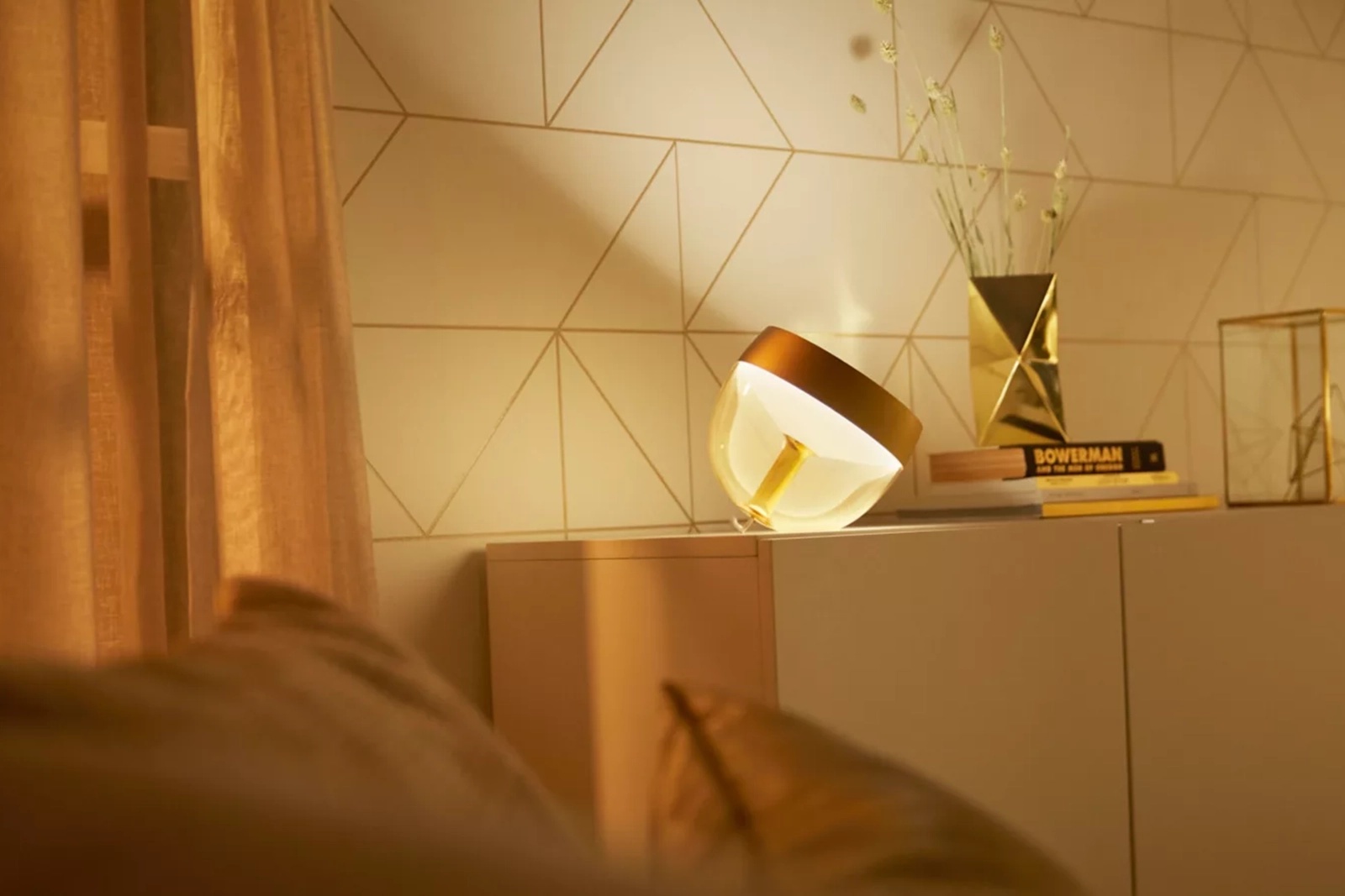 Lampka Biurkowa LED Nocna 8.2W 570lm IP20 White and Color Ambiance RGB + TW Złota Inteligentna SMART Zigbee Bluetooth Iris Philips HUE - trzecia cecha produktu