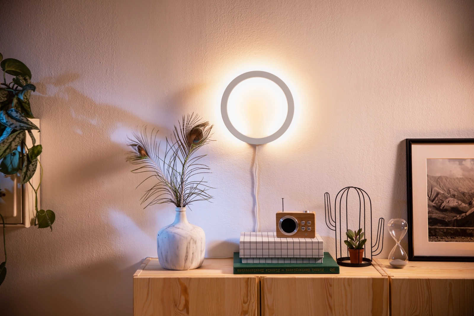 Lampa Ścienna Kinkiet LED 20W 1400lm IP20 White and Color Ambiance RGB + TW Biała Inteligentna SMART Zigbee Bluetooth Sana Philips HUE - obszar zastosowań