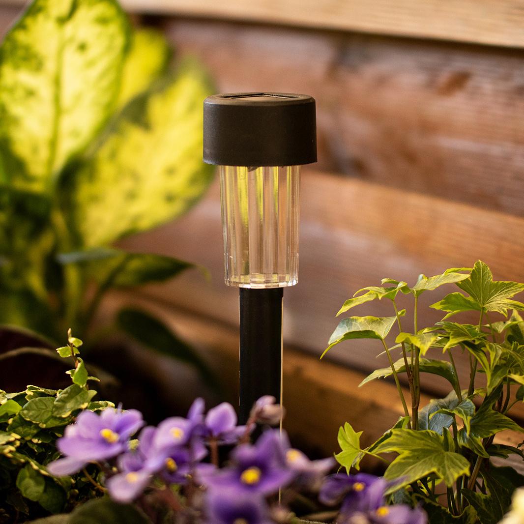 Lampa Ogrodowa LED Solarna Zewnętrzna Wbijana Czarna 6500K PALIS LUMILED - aranżacja