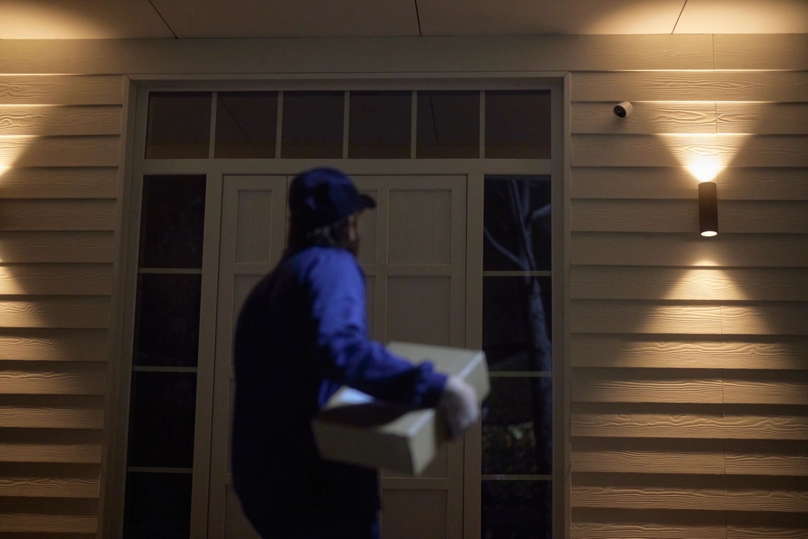 Kamera Przewodowa Zewnętrzna IP 2K QHD 1440p CMOS Biała Zigbee WiFi SMART Security Camera Secure Philips HUE - druga cecha produktu