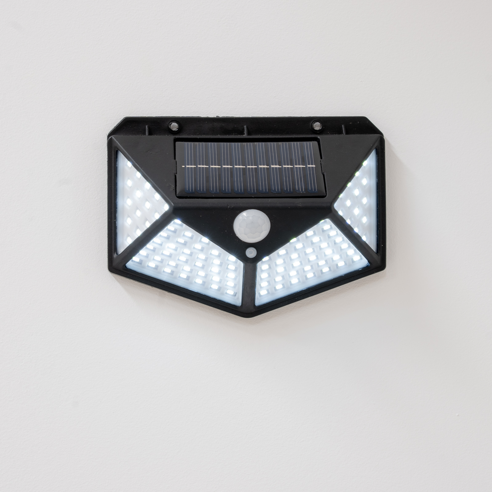 Naświetlacz Solarny LED Halogen Lampa Ogrodowa 6500K IP44 Czujnik Ruchu i Zmierzchu VERIS LUMILED - czwarta cecha produktu