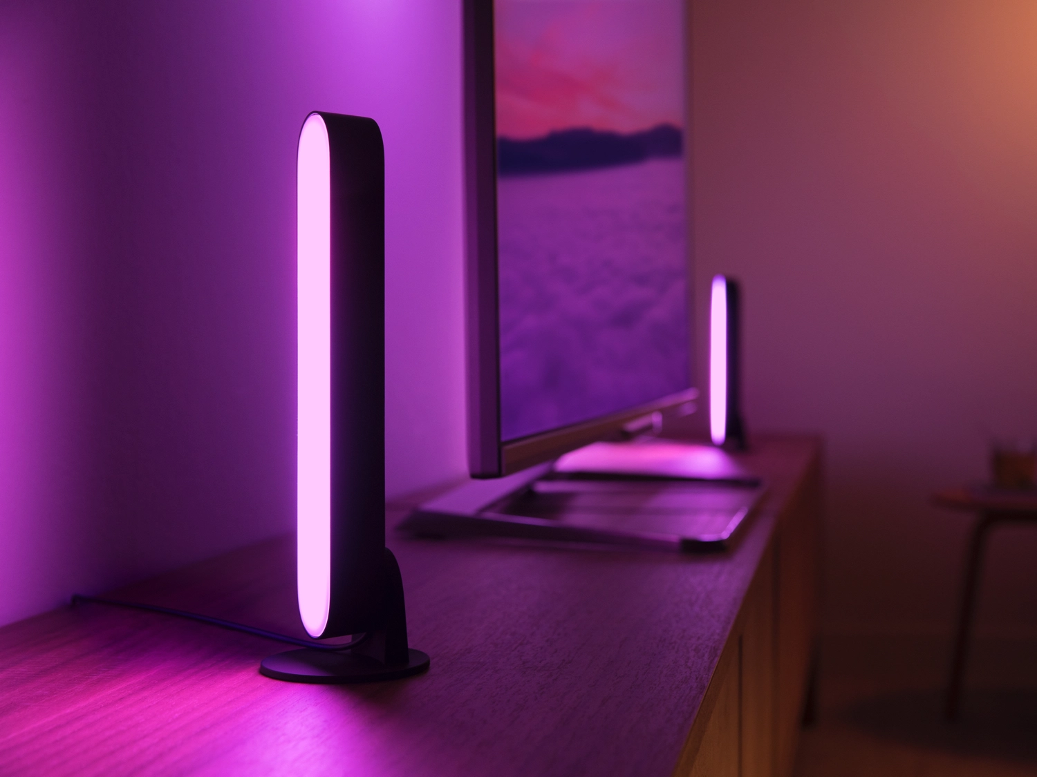 Lampka Biurkowa Podłużna LED 6.7W 500lm IP20 White and Color Ambiance RGB + TW Czarna 25cm Inteligentna SMART Zigbee Bluetooth Play Rozszerzenie Philips HUE - pierwsza cecha produktu