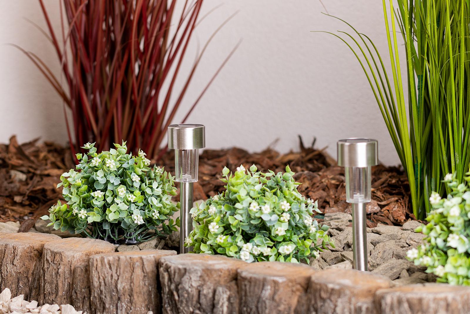 Lampa Ogrodowa LED Solarna Wbijana Chrom 6500K PALIS LUMILED - aranżacja