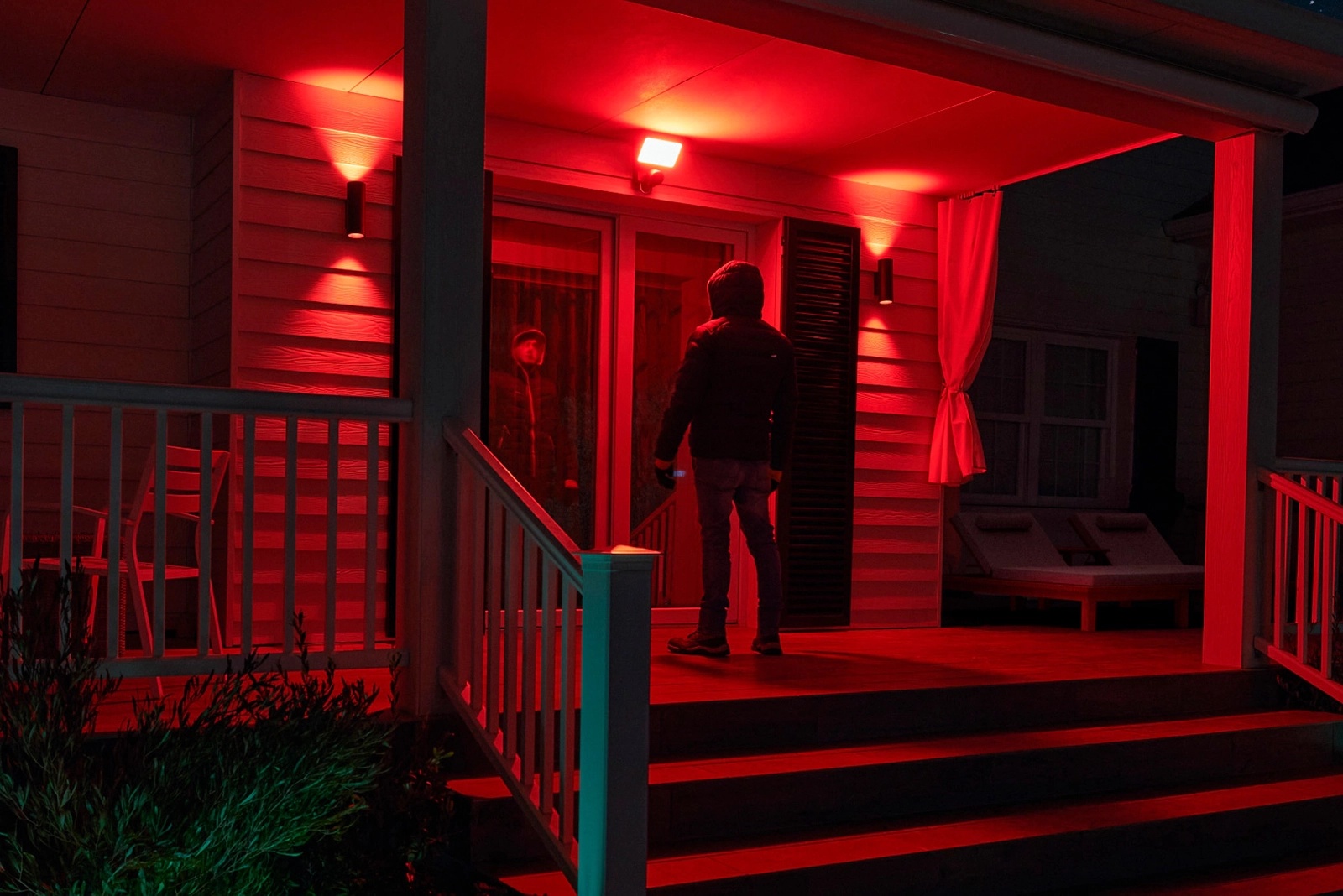 Naświetlacz LED Lampa 30.5W 2250lm IP44 White and Color Ambiance RGB + TW Czarna z Kamerą Zewnętrzną IP 1080p Full HD CMOS Inteligentna SMART Zigbee Secure Floodlight Camera Philips HUE - trzecia cecha produktu