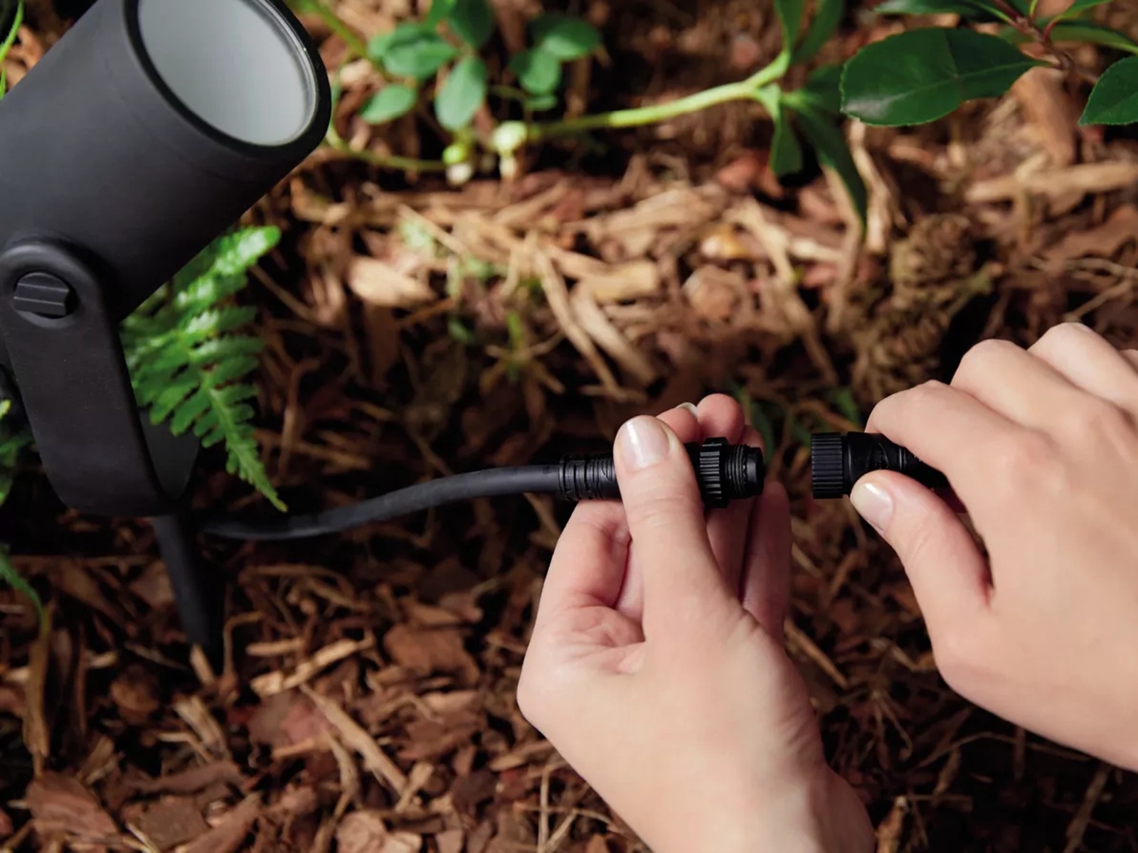 Reflektor Ogrodowy Wbijany LED 8W 590lm IP65 White and Color Ambiance RGB + TW Czarna Inteligentna SMART Zigbee Bluetooth Lily Philips HUE - trzecia cecha produktu