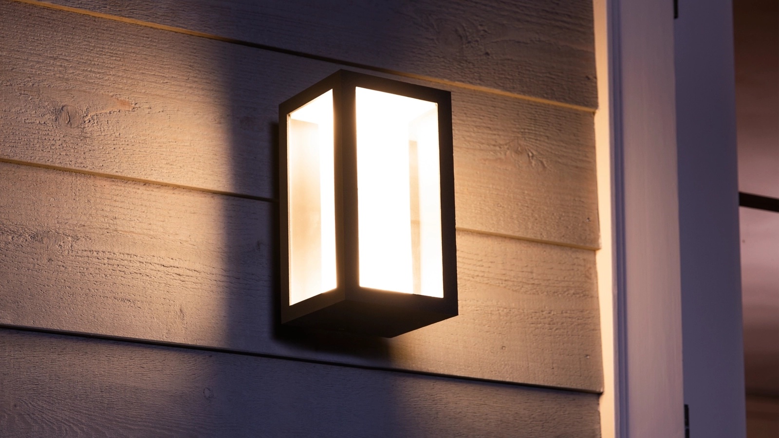 Kinkiet Ogrodowy LED Lampa Zewnętrzna Elewacyjna 15.8W 1180lm IP44 White and Color Ambiance RGB + TW Czarna Inteligentna SMART Zigbee Bluetooth Impress Philips HUE - trzecia cecha produktu