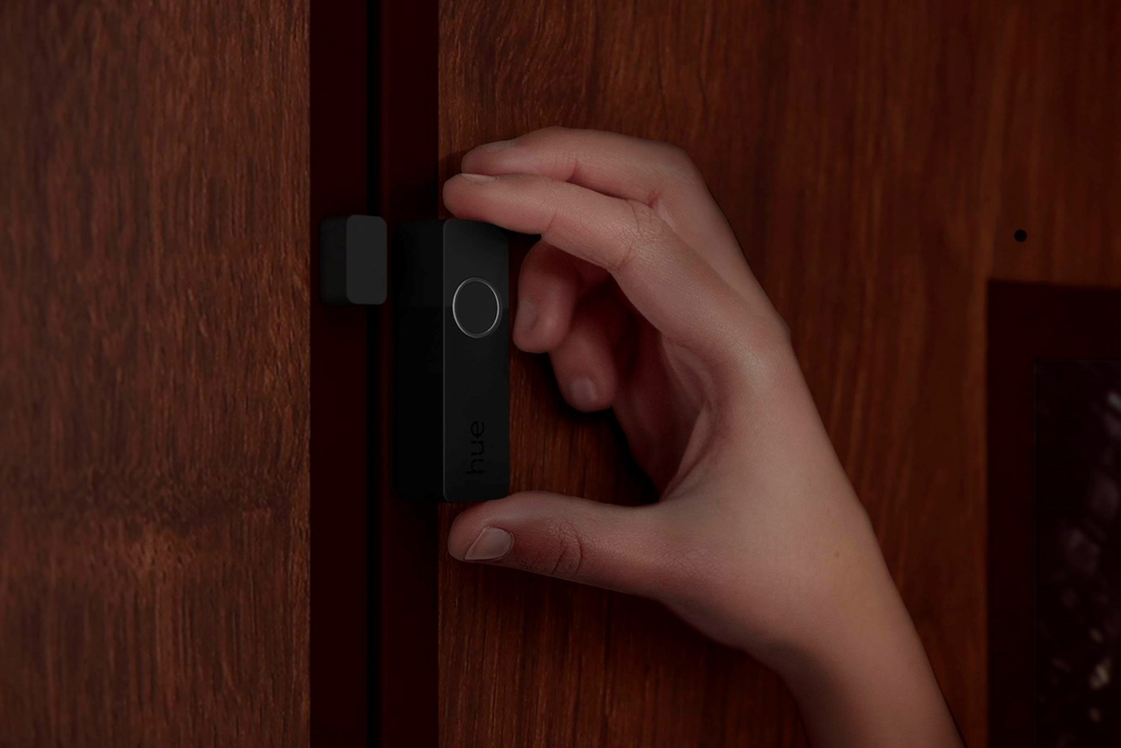 Inteligentny Czujnik Kontaktu do Okien i Drzwi Czarny Bateryjny Zigbee Contact Sensor Secure Philips HUE - pierwsza cecha produktu