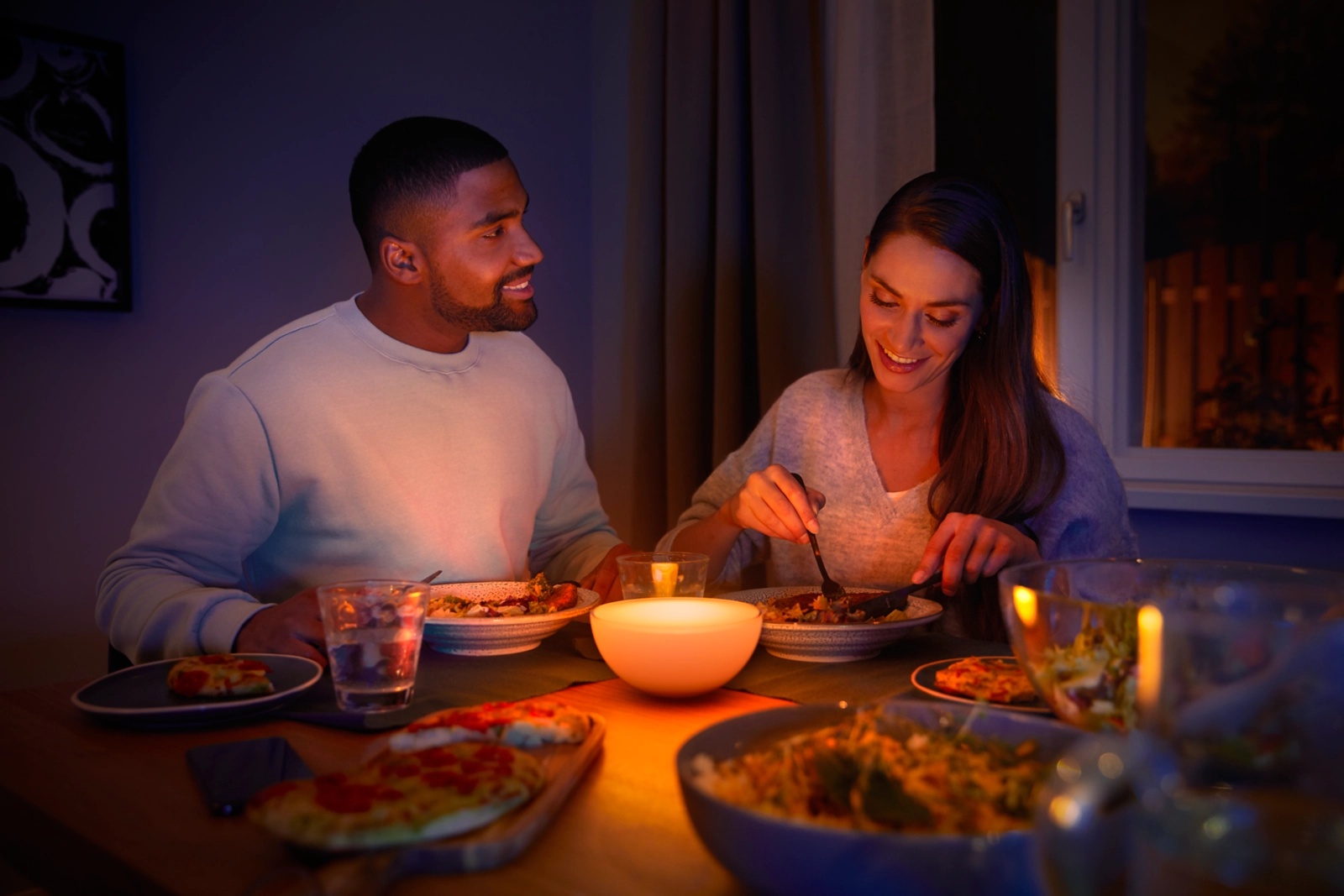 Lampka Biurkowa LED Nocna 6.2W 530lm IP20 White and Color Ambiance RGB + TW Biała Inteligentna SMART Zigbee Bluetooth Go v2 Philips HUE - trzecia cecha produktu