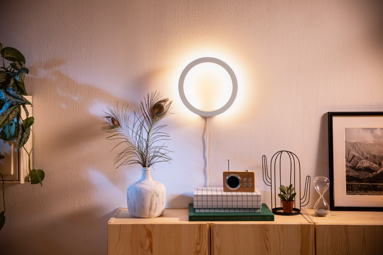 Lampa Ścienna Kinkiet LED 20W 1400lm IP20 White and Color Ambiance RGB + TW Biała Inteligentna SMART Zigbee Bluetooth Sana Philips HUE - obszar zastosowań