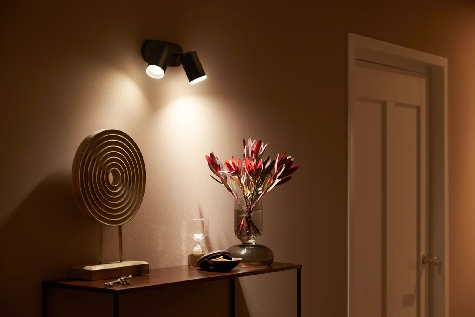 Lampa Sufitowa LED Reflektor 8.4W 800lm IP20 White and Color Ambiance RGB + TW Biała Inteligentna SMART Zigbee Bluetooth Fugato Philips HUE - obszar zastosowań