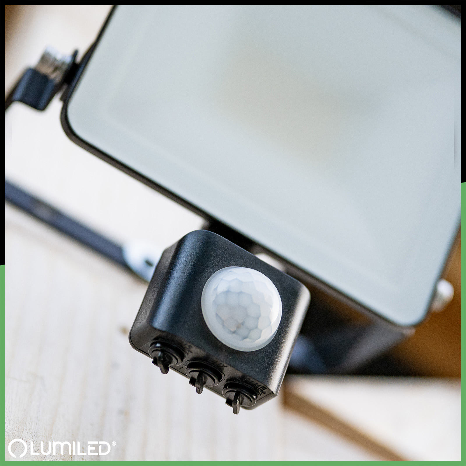 Naświetlacz LED AZZLER 20W 2400lm 4000K IP44 Halogen Zewnętrzny Lampa z Czujnikiem Ruchu Czarny LUMILED - trzecia cecha produktu