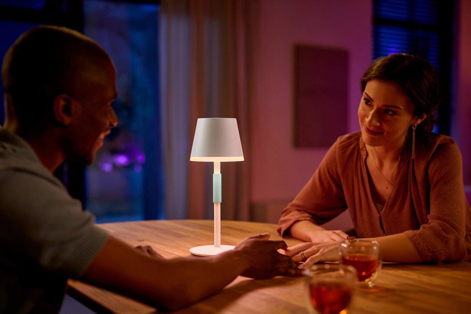 Lampa Stołowa Biurkowa LED 6.2W 530lm White and Color Ambiance RGB + TW Biała 35cm Inteligentna SMART Zigbee Bluetooth Go Table Philips HUE - trzecia cecha produktu