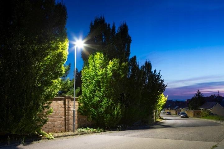Lampa Uliczna LED LUXOS Przemysłowa Oprawa Drogowa 100W 14000lm 4000K IP65 Advanced Lighting Series LUMILED - aranżacja