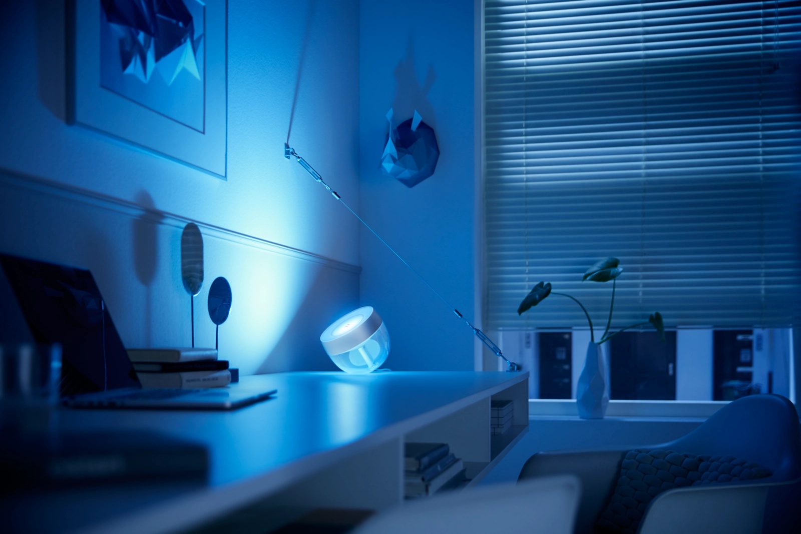 Lampka Biurkowa LED Nocna 8.2W 570lm IP20 White and Color Ambiance RGB + TW Srebrna Inteligentna SMART Zigbee Bluetooth Iris Philips HUE - obszar zastosowań