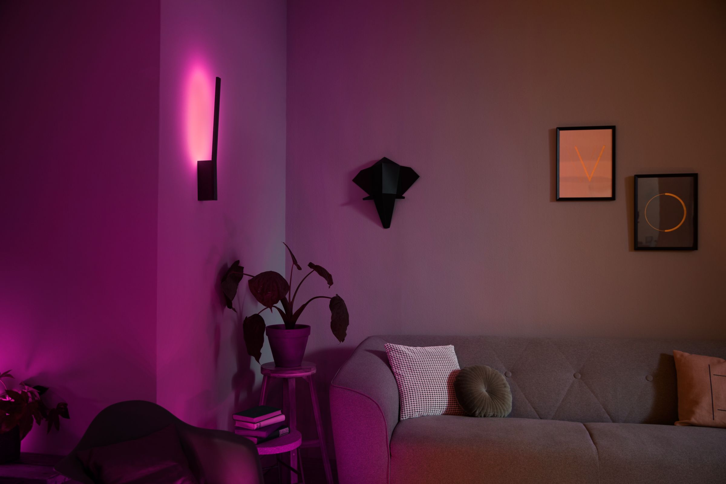 Lampa Ścienna Kinkiet LED 12.2W 850lm IP20 White and Color Ambiance RGB + TW Czarna Inteligentna SMART Zigbee Bluetooth Liane Philips HUE - obszar zastosowań