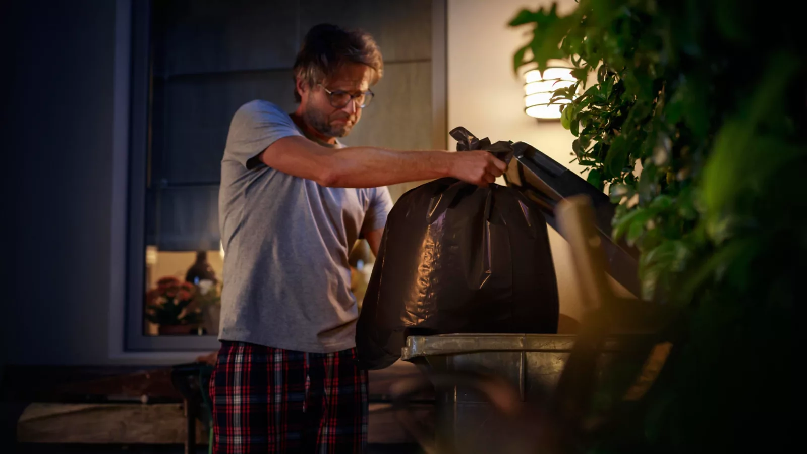 Kinkiet Ogrodowy LED Lampa Zewnętrzna Elewacyjna 7W 550lm IP44 White Czarna Inteligentna SMART Zigbee Bluetooth Inara Philips HUE - druga cecha produktu