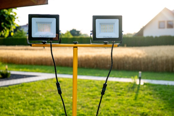 Naświetlacz LED Lampa 2x 50W Robocza Statyw Budowlany 4000K - pierwsza cecha produktu