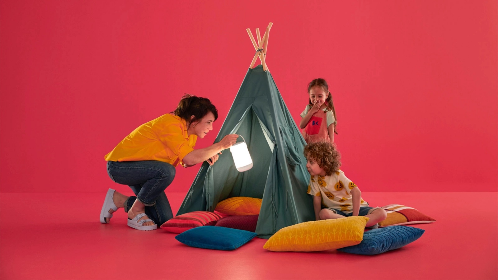 Lampka Biurkowa LED Nocna 13.5W 400lm 2200-6500K RGB + TW 19.3cm Inteligentna SMART WiFi Bluetooth Aplikacja Mobile WiZ - trzecia cecha produktu