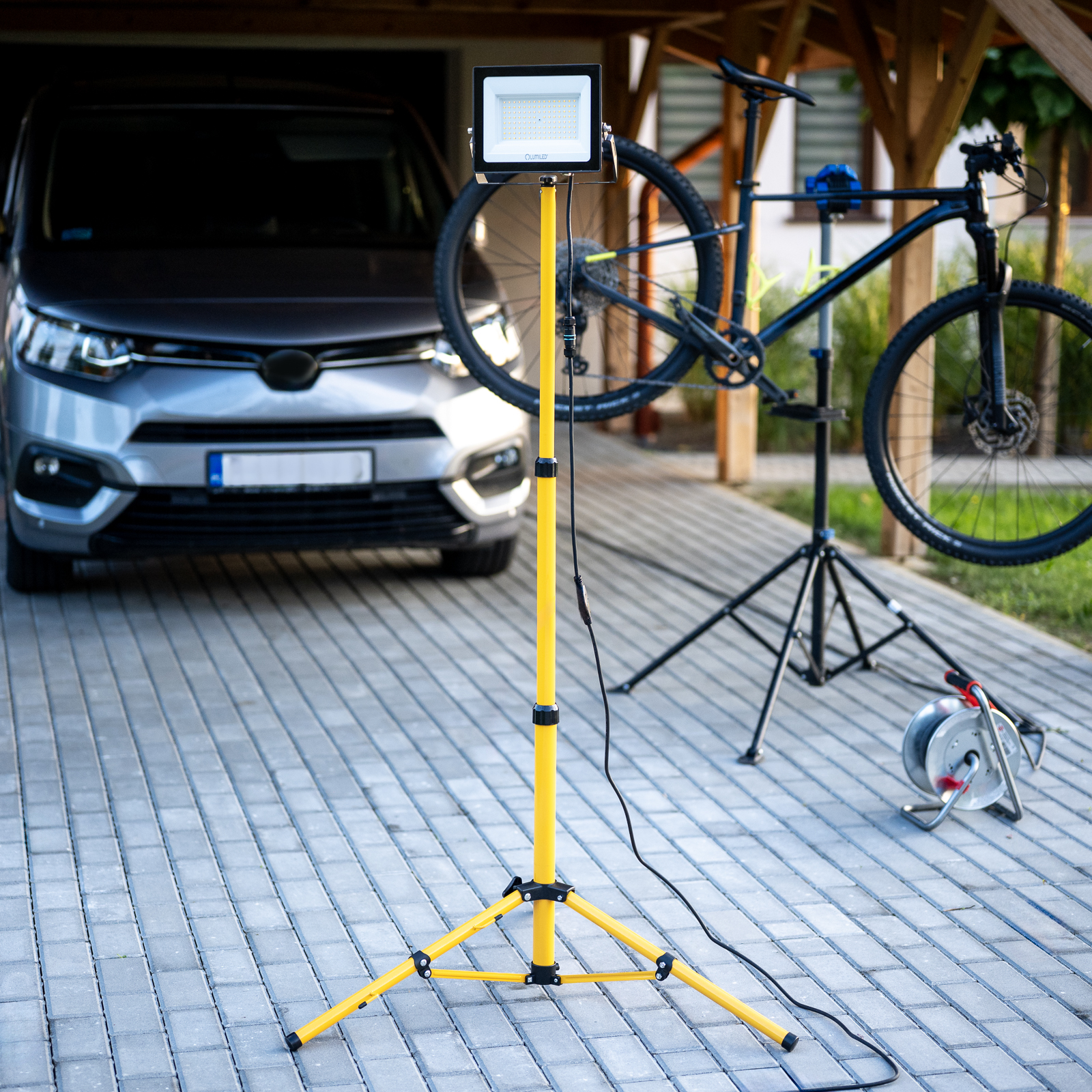 Naświetlacz LED Lampa 1x 100W Robocza Statyw Budowlany 4000K - druga cecha produktu