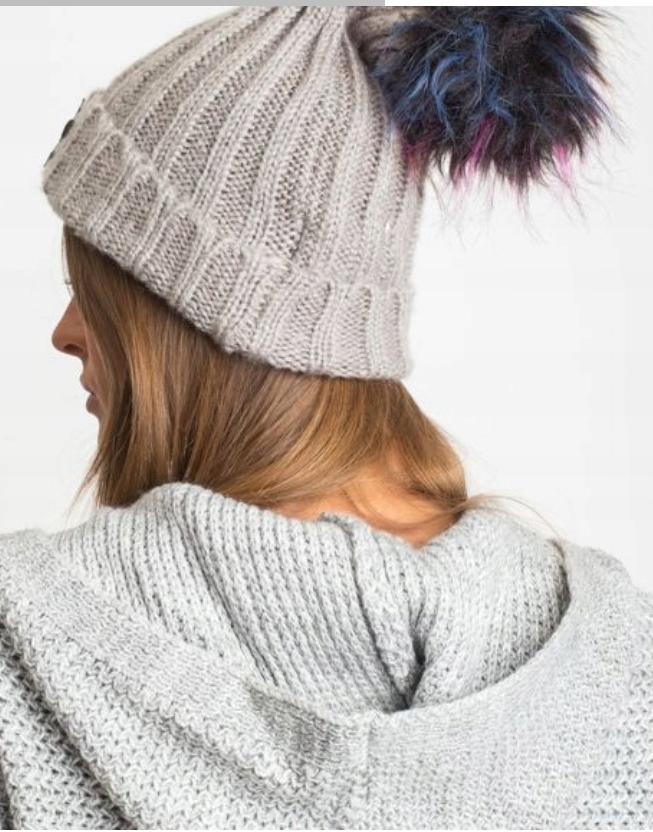 Czapka damska zimowa szara z pomponem