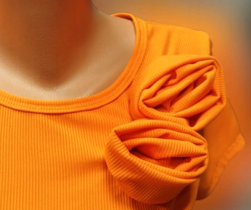 BLUZKA DAMSKA włoska PRĄŻKOWANA z różyczkami pomarańcz neon