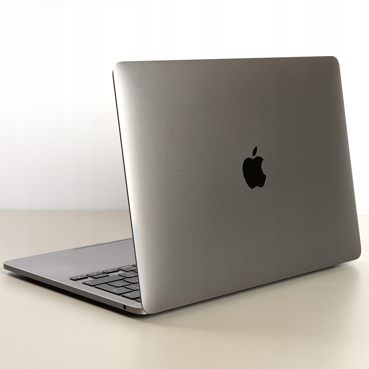 MacBook Pro 13インチ 2020 i5-16GB-256GB（100 MacBook Pro 13 2020 i5 16/256GB - Laptop Poleasingowy Refabryka