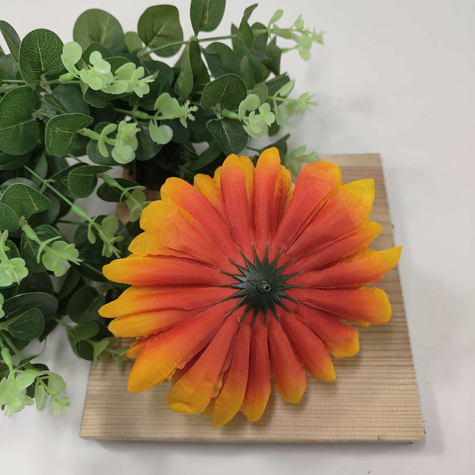 Chryzantema wyr. żółto pomarańczowa 6 szt