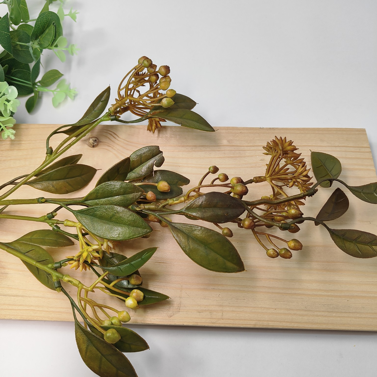 Dodatek gałązka gumowany miodowy