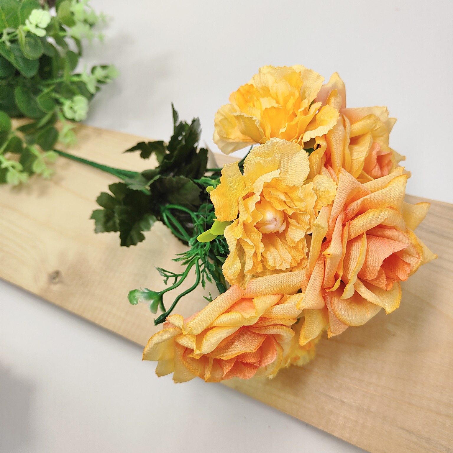 Bukiet róża jaskier pomarańczowy