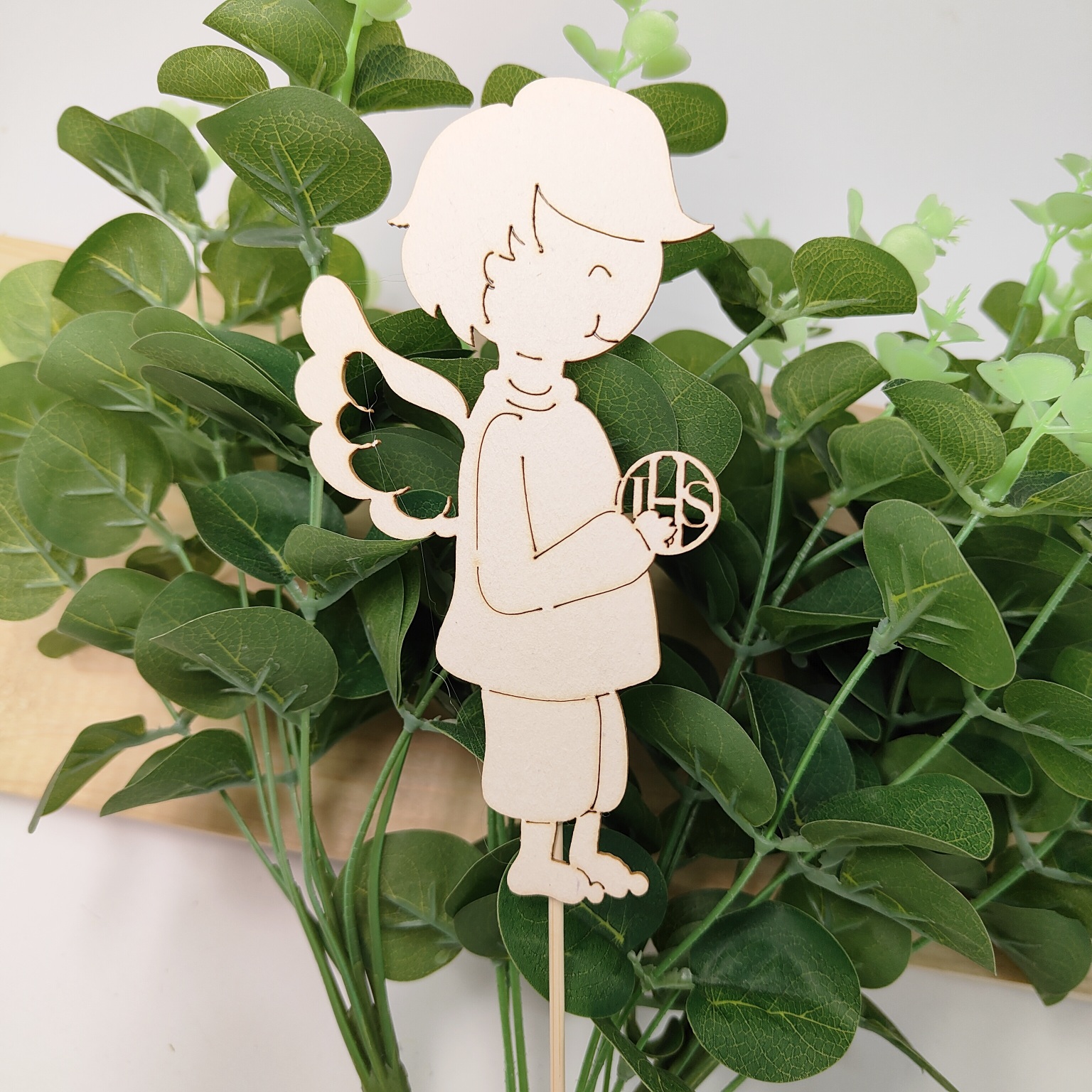 Topper pik "Anioł chłopiec IHS"