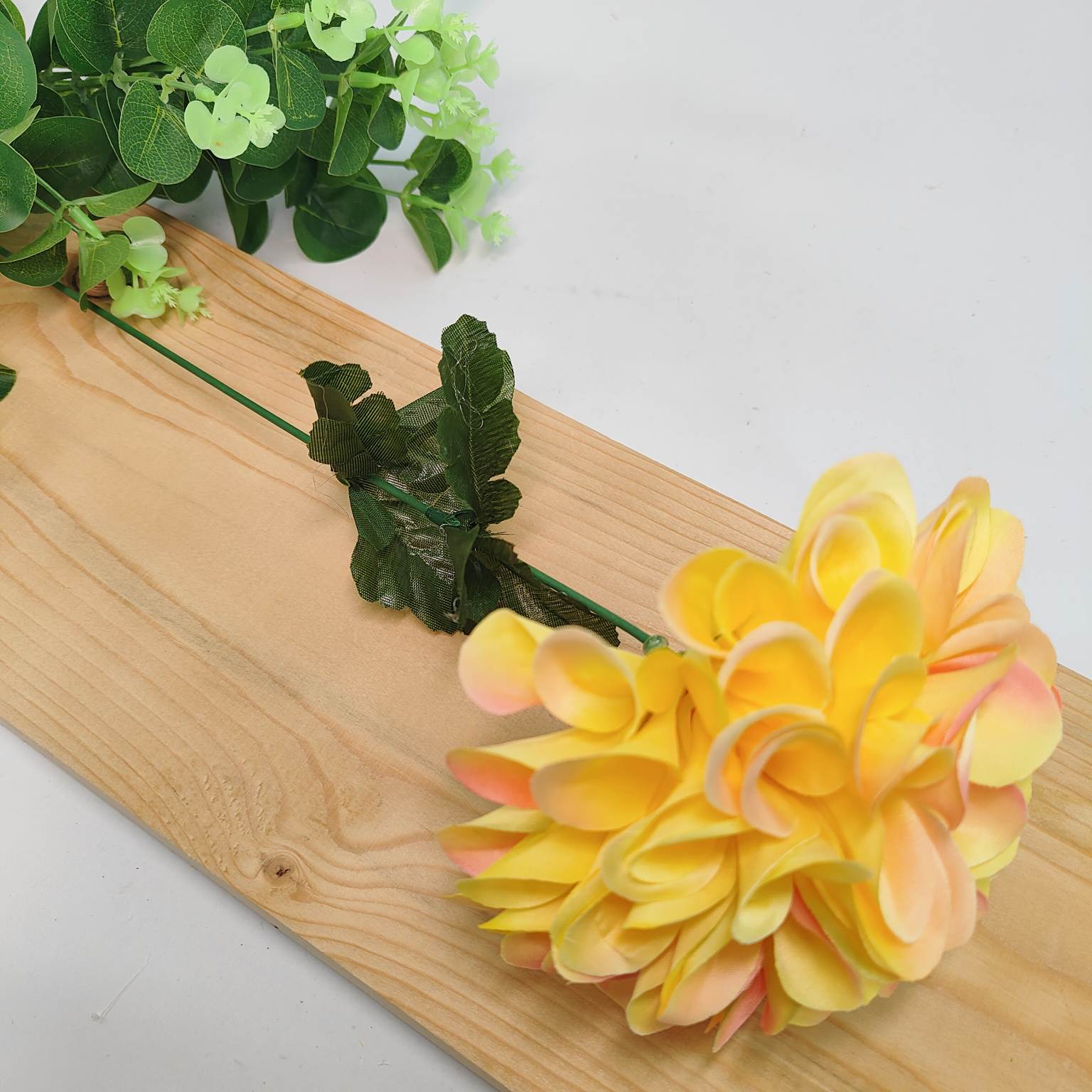 Dalia pojedyncza żółta