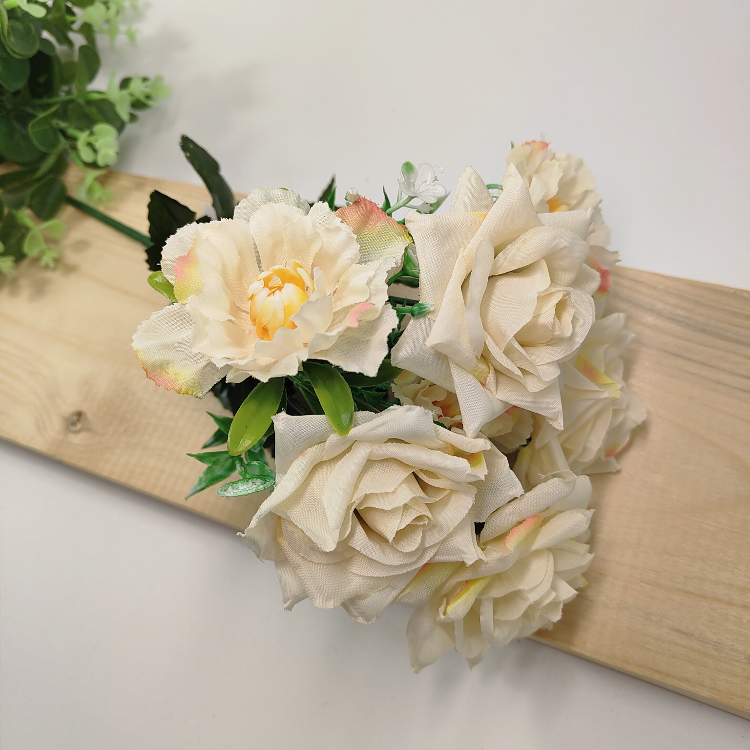 Bukiet róża jaskier kremowy