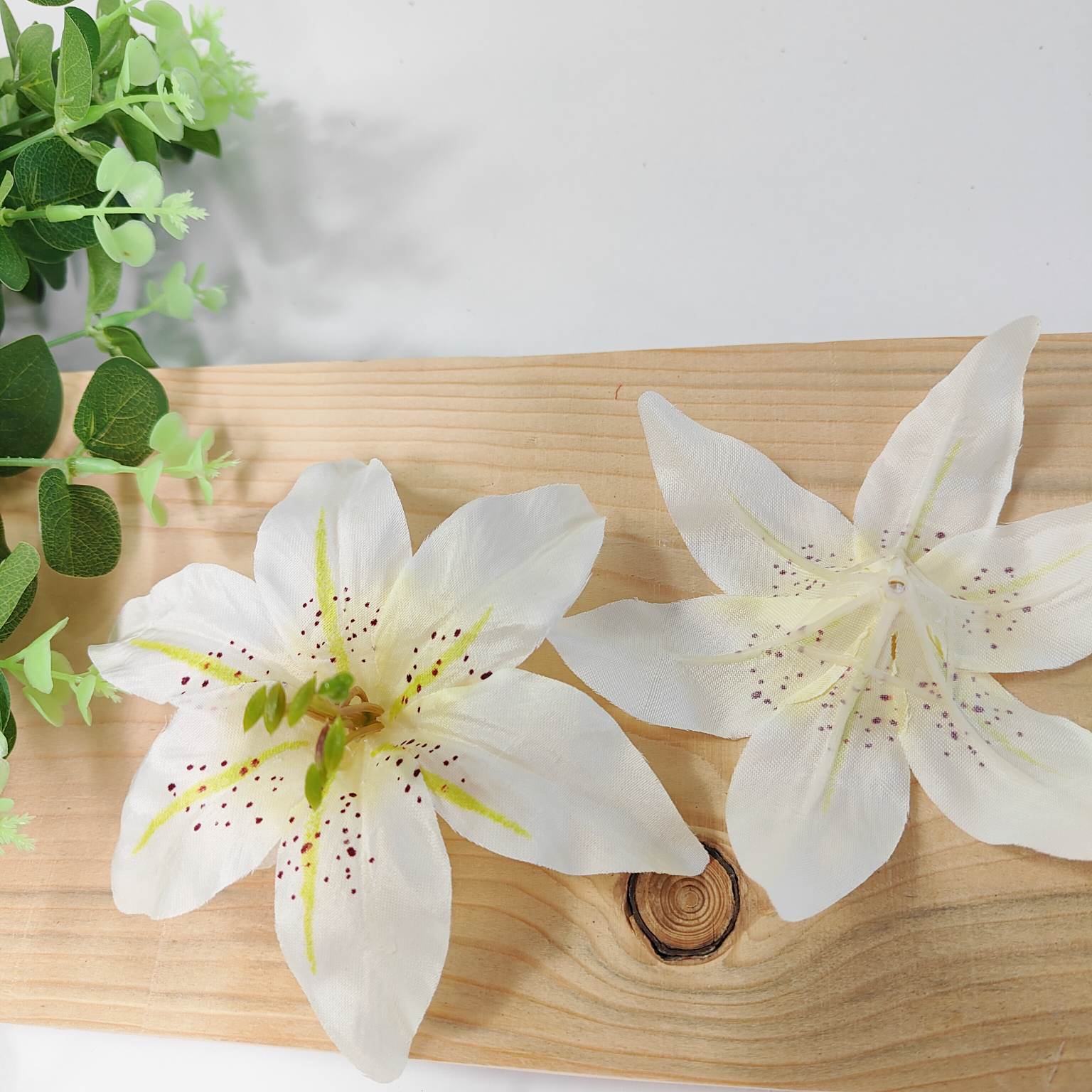 Lilia wyrobowa kremowa 24szt