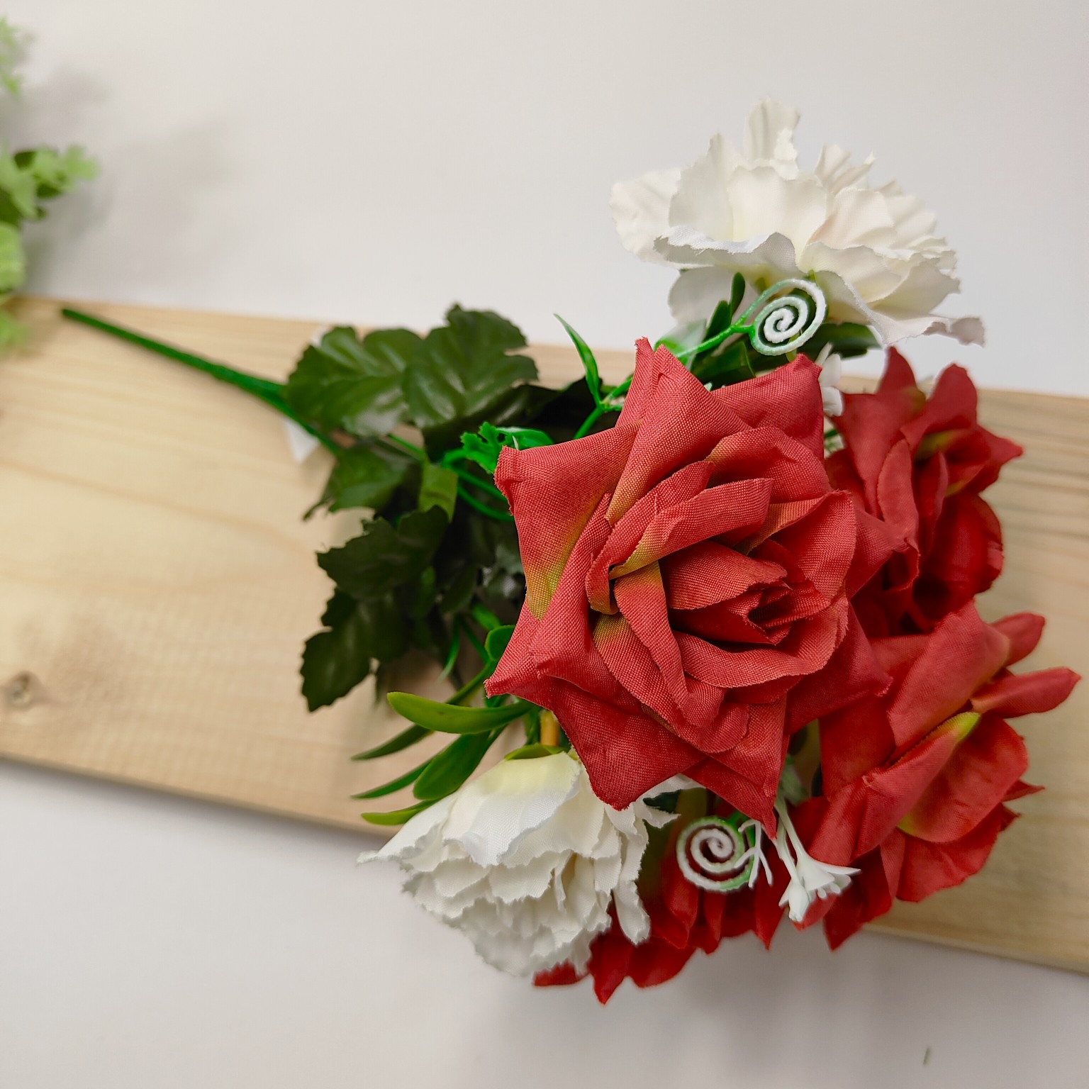 Bukiet róża jaskier czerwony