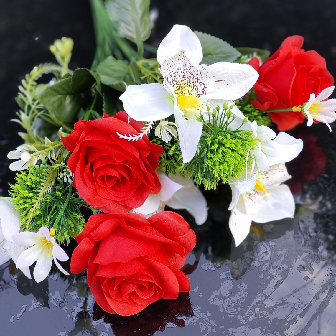 Bukiet róża/storczyk biało czerwony