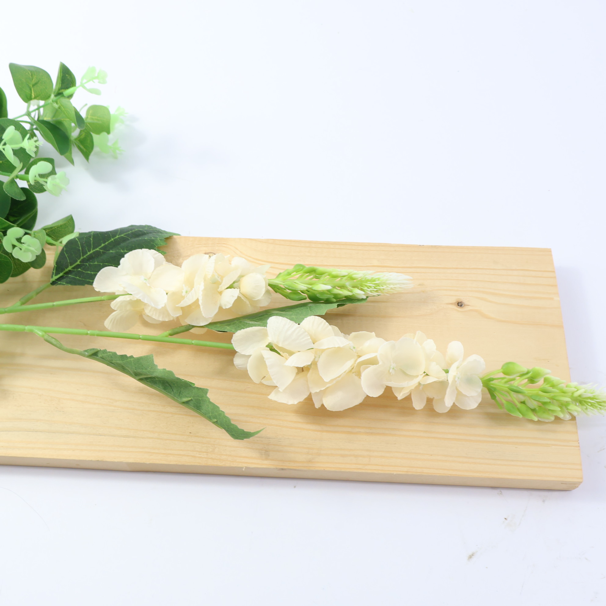 Ostróżka x2 kremowa