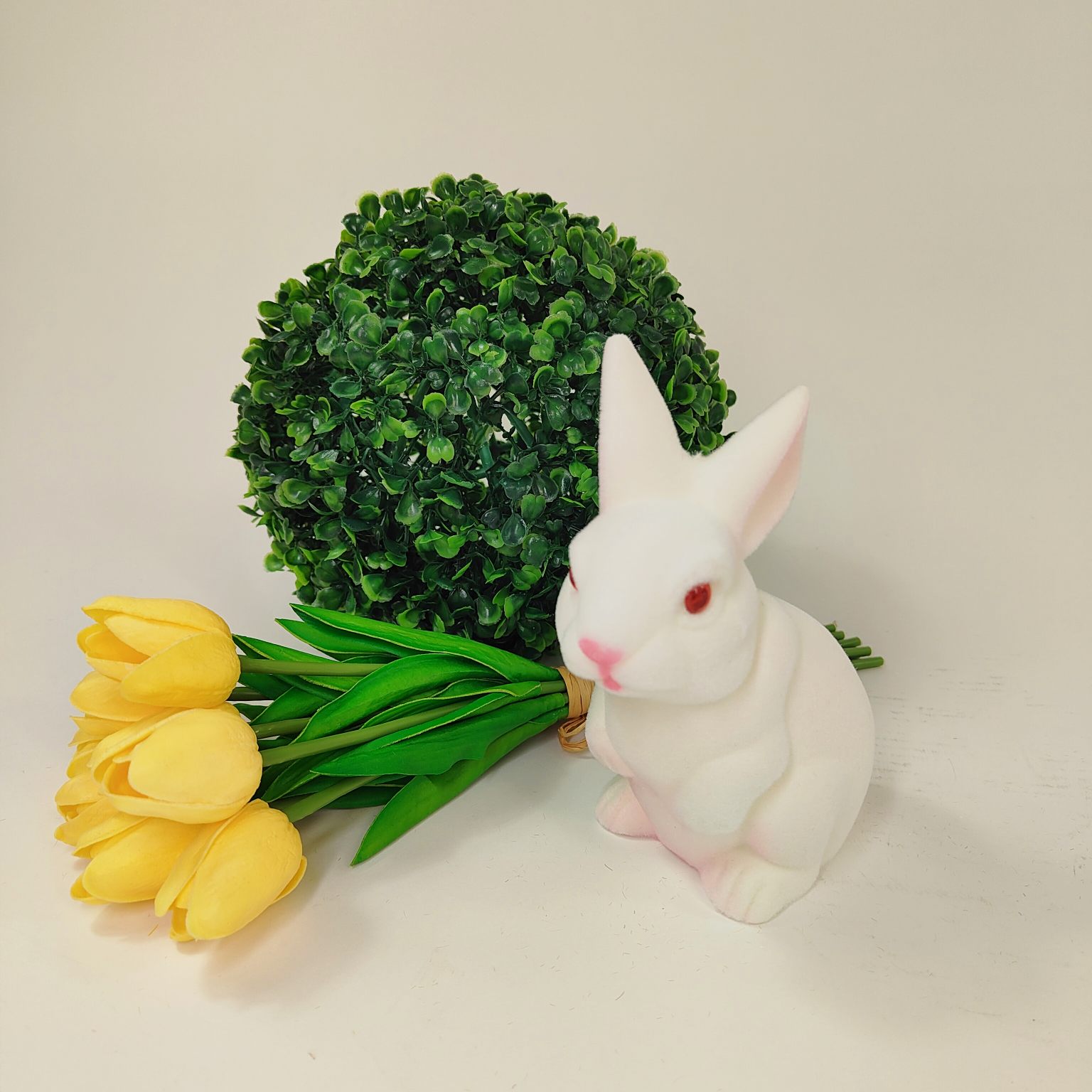 Zajączek stojący flokowany biały