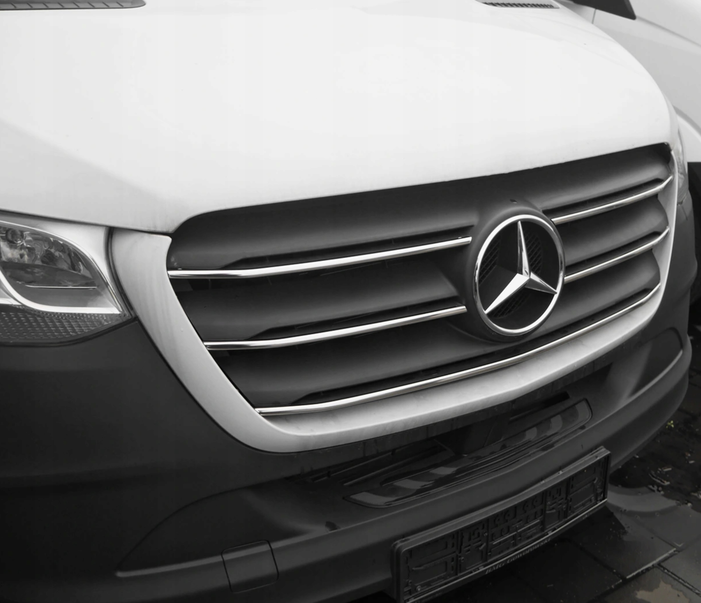 Mercedes Sprinter W907 W910 - Listwy CHROM na GRILL Atrapa Zderzak