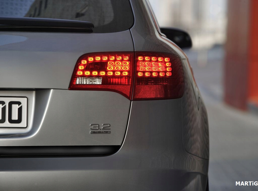 Ford Focus Kombi Active Listwa dekoracyjna klapy bagażnika czarna PVC