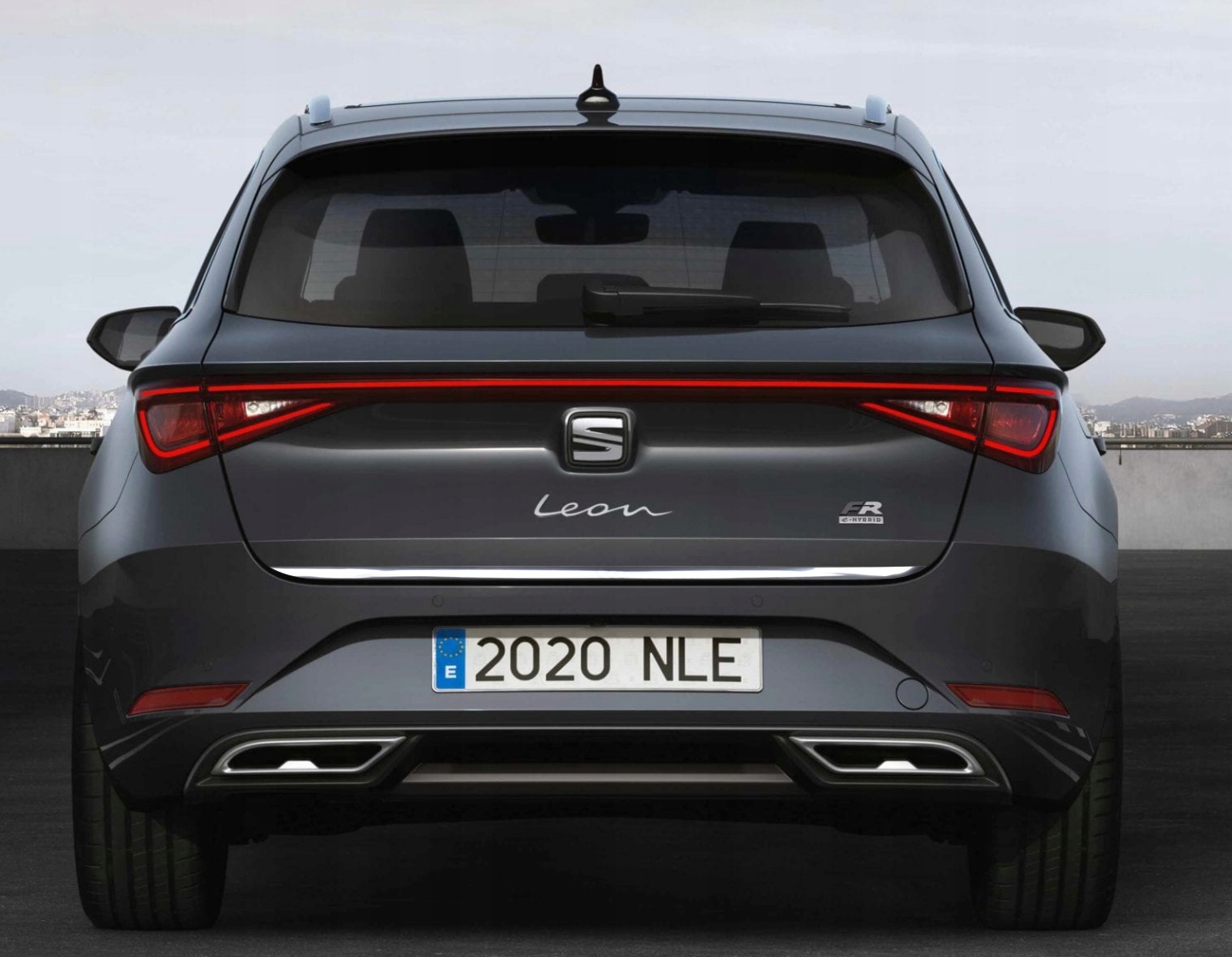 Listwa chromowana na klapę bagażnika - detale