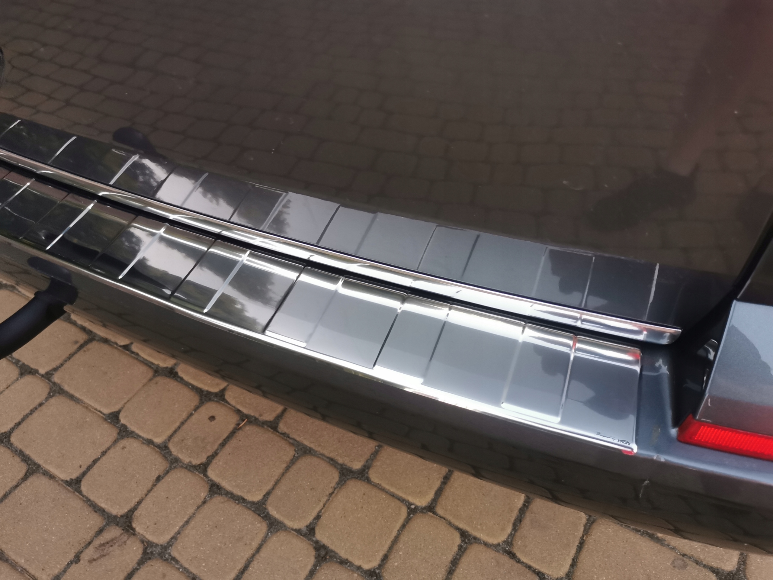 VW Transporter T6 - Listwy CHROM na Bagażnik Drzwi