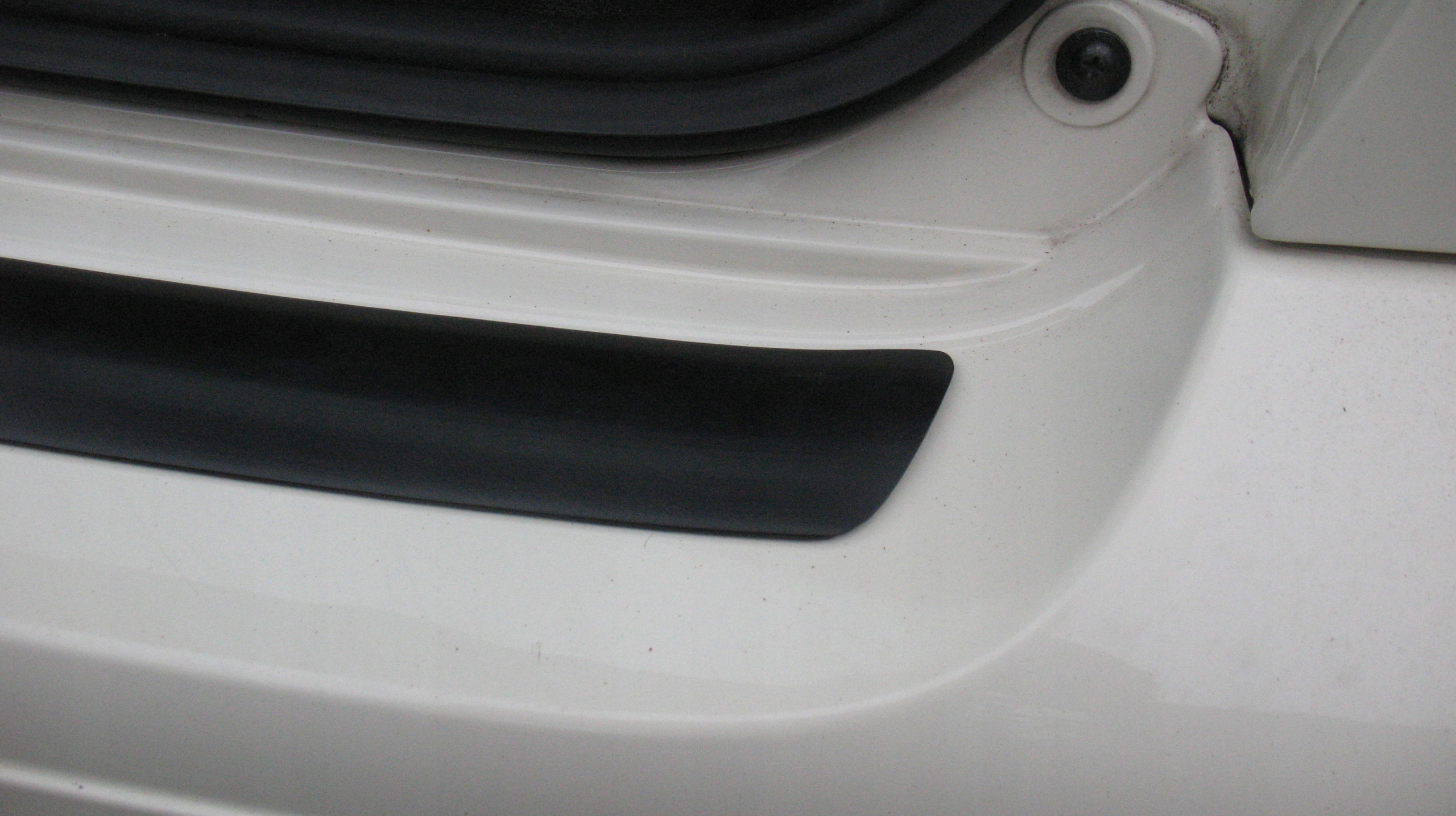 VW T5 FL 2009-2015 - Listwa Ochronna Czarna na Zderzak Tylny