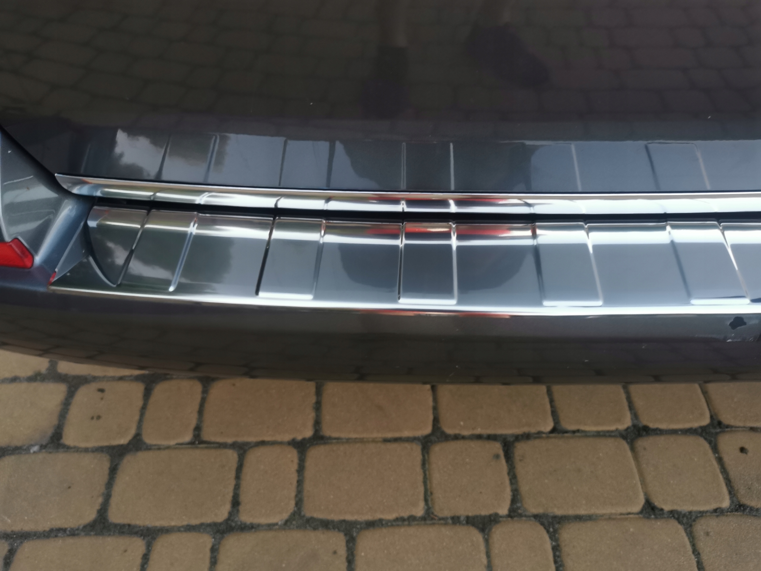 VW Transporter T6 - Listwy CHROM na Bagażnik Drzwi