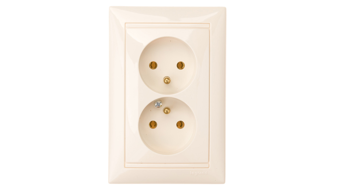 VALENA Gniazdo podwójne z/u 16A IP20 kremowe 774177