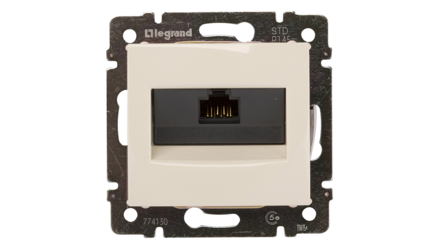 VALENA Gniazdo komputerowe kremowy RJ45 5e UTP 774130