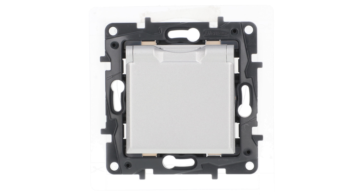 Niloe Step Gniazdo zasilające 2P+Z IP44, zaciski automatyczne, z przesłoną aluminium 863336
